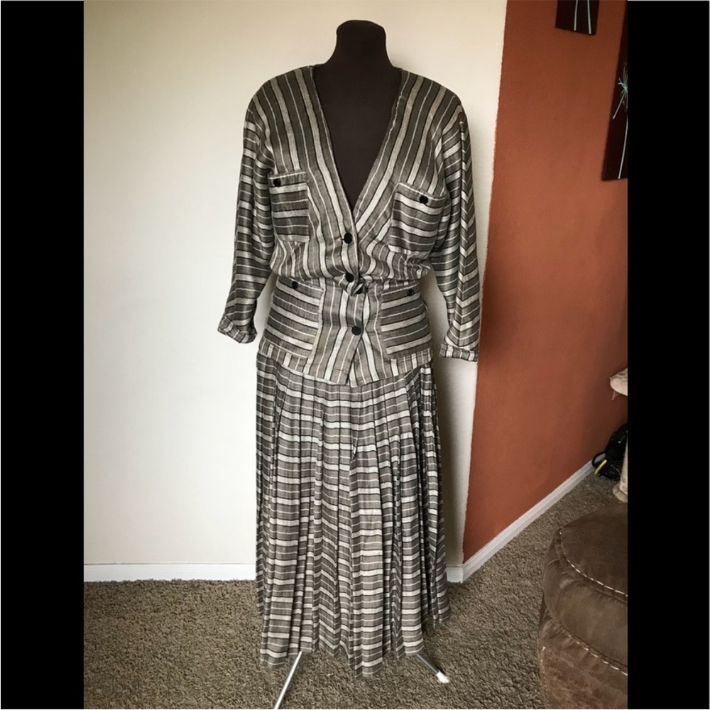 Chic Striped Women's Skirt Set in Black and Gray